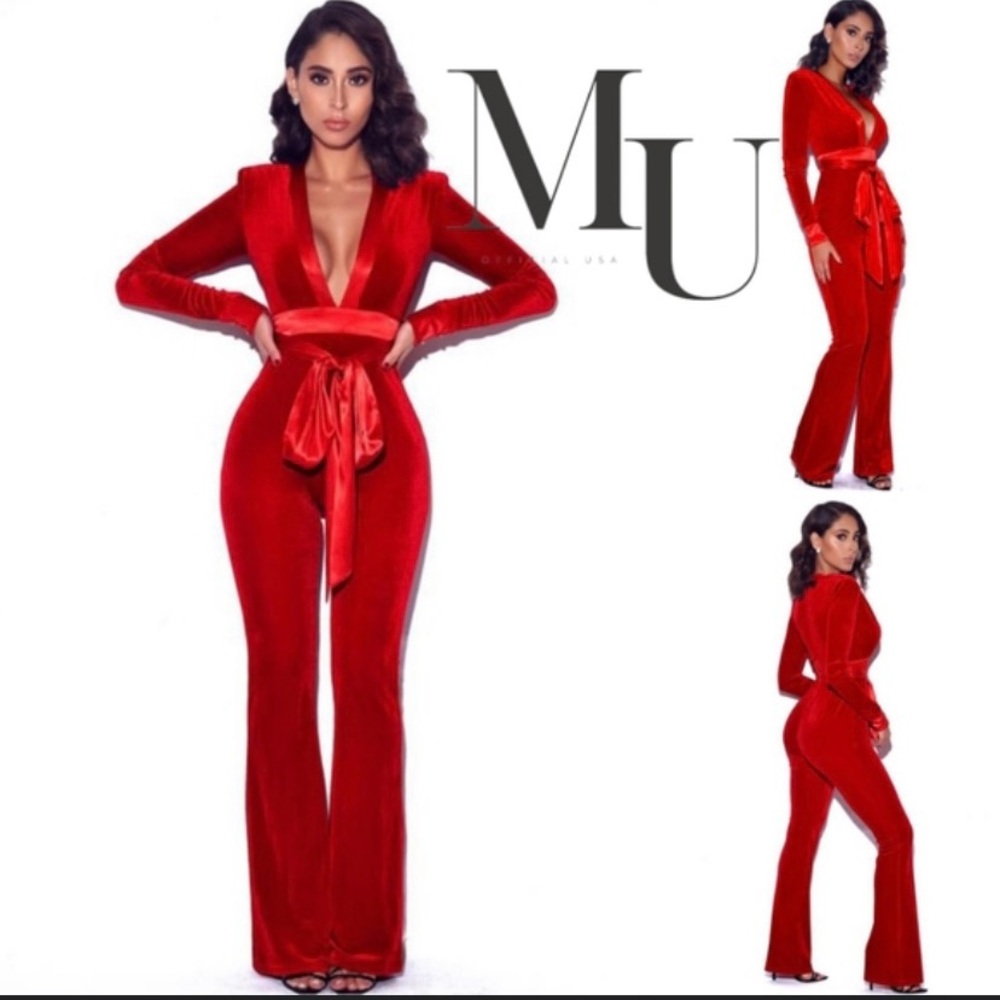 Glorious Red Long Sleeve Velvet Jumpsuit × 1
L / US 10-12